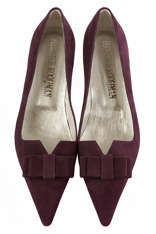 Wine red women's dress pumps, with a knot on the front. Pointed toe. Medium slim heel. Top view - Florence KOOIJMAN